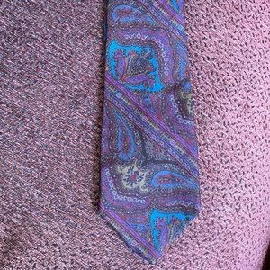 Men’s purple paisley tie 57”